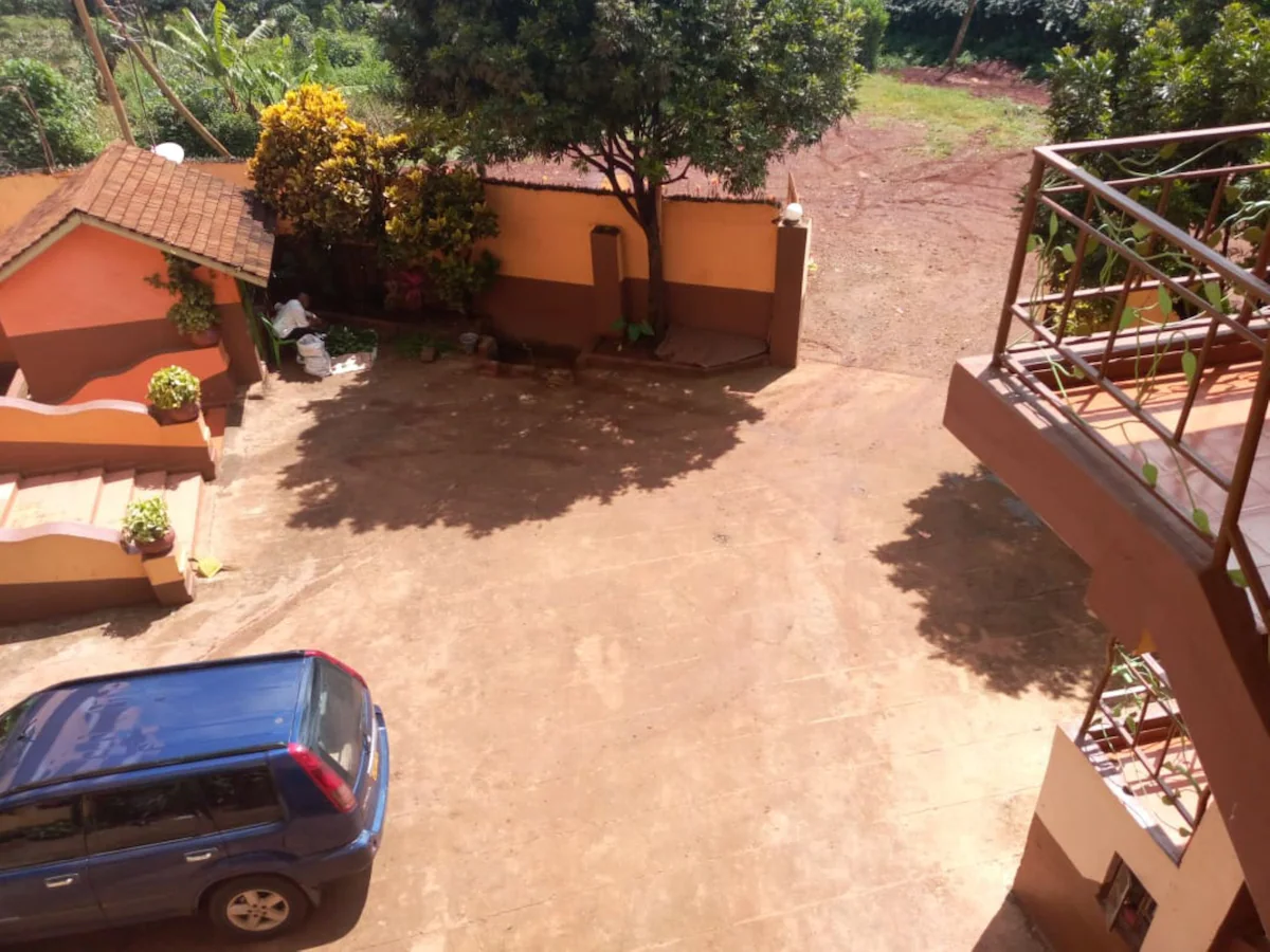 Prestige Guest Lodge Parking